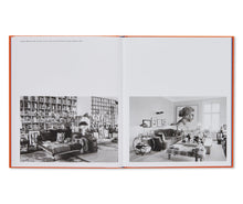 画像をギャラリービューアに読み込む, BERLIN LIVING ROOMS by Dominique Nabokov
