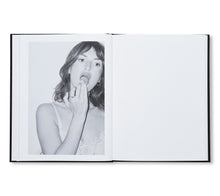 画像をギャラリービューアに読み込む, ICONOGRAPHY - XXV Figures of Jeanne Damas by Vincent Ferrané
