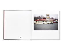 画像をギャラリービューアに読み込む, TRANSPARENCIES: SMALL CAMERA WORKS 1971-1979 by Stephen Shore
