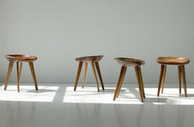 画像をギャラリービューアに読み込む, TRACTOR STOOLS
